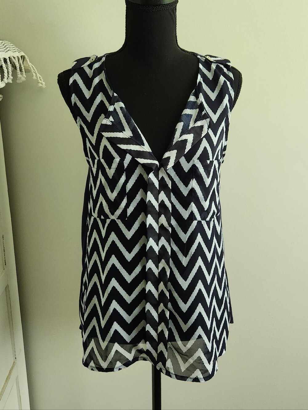NAVY & WHITE CHEVRON SLEEVELESS BLOUSE